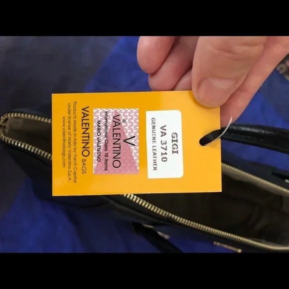 Valentino black, leather, brand new handbag - Picture 5 of 9